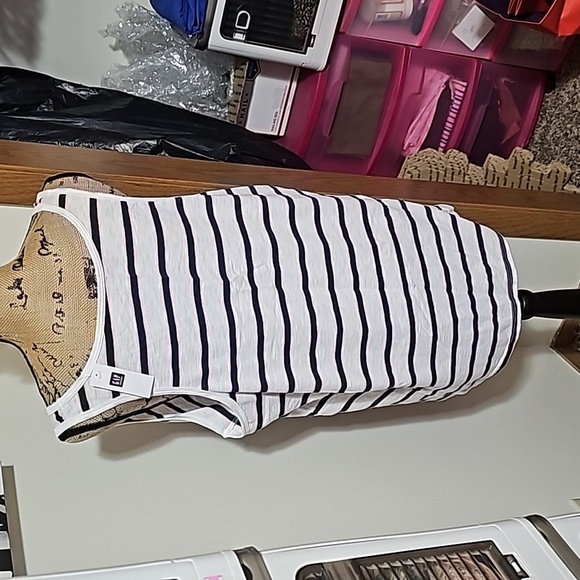 NWT xxl white, hot pink, and navy stripes easy fit gap tank top. - Picture 3 of 4